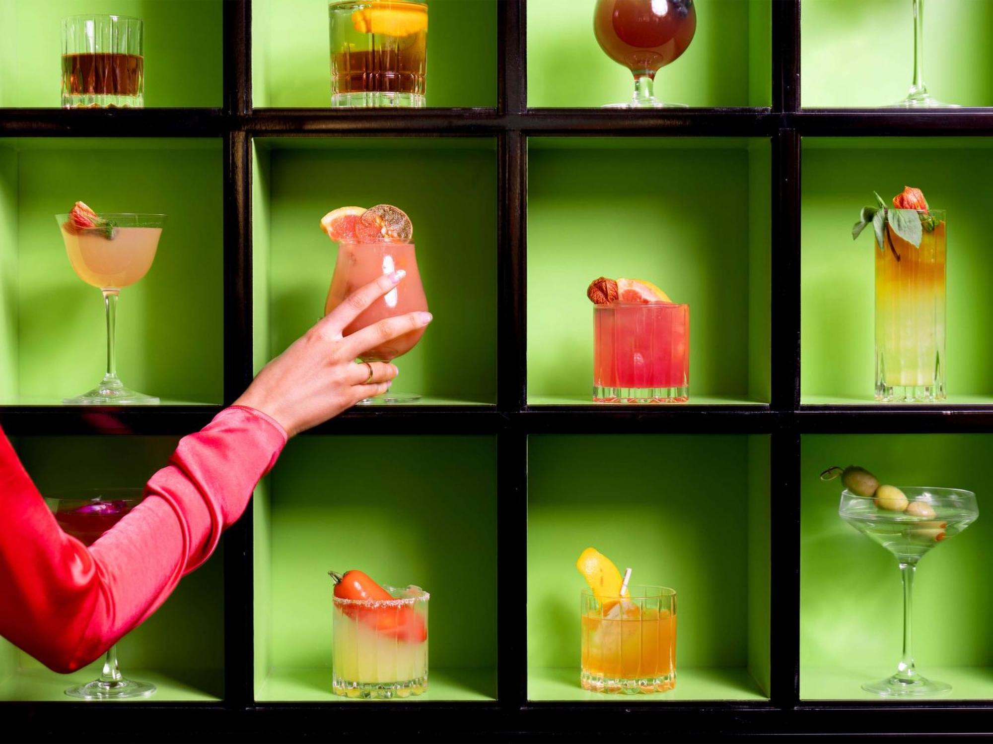라스베이거스 힐튼 앳 리조트 월드 외부 사진 Cocktail display at the Mandarin Oriental, Hong Kong